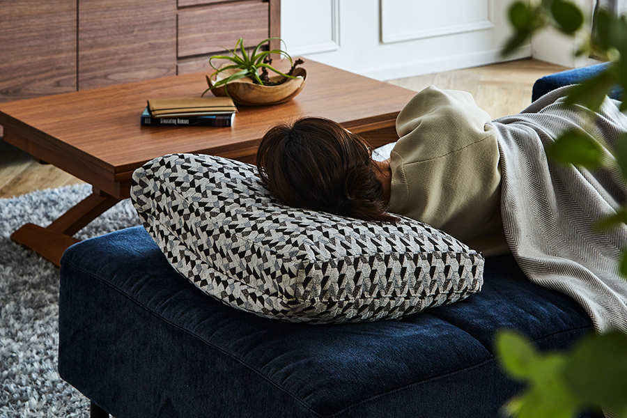 新品 LIVING HOUSE クッションレスト KARE 新品 LIVING HOUSE