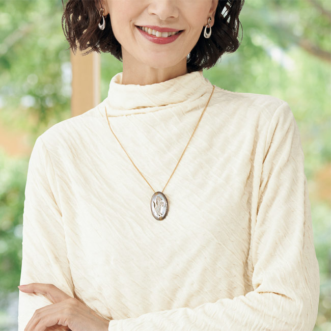 漆工芸大下香仙工房 蒔絵ブローチ兼ペンダントトップ／白い馬 | ライト