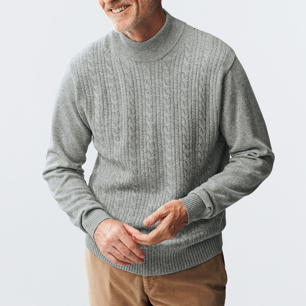 スパイラルノート 洗えるカシミヤ・ケーブル柄ハイネックセーター