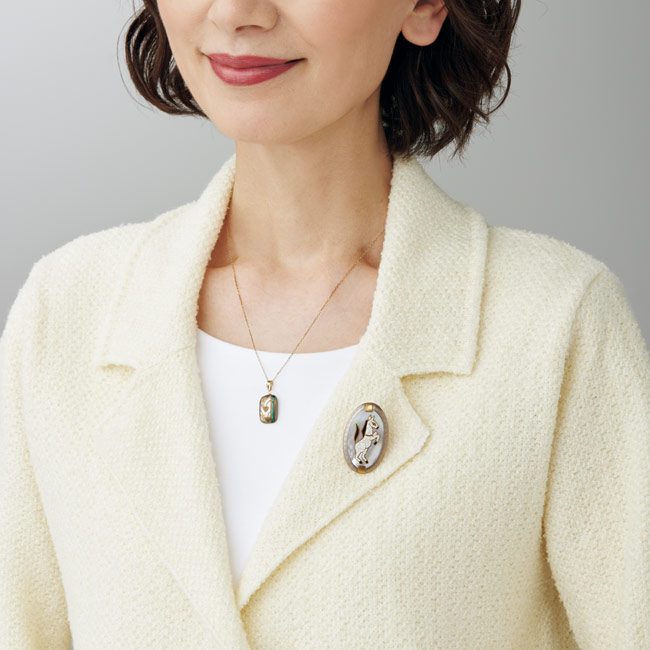 漆工芸大下香仙工房 蒔絵ブローチ兼ペンダントトップ／白い馬 | ライト