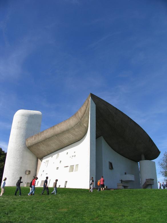 ロンシャン礼拝堂 | ル・コルビュジエとパリの建築を訪ねて（フランス