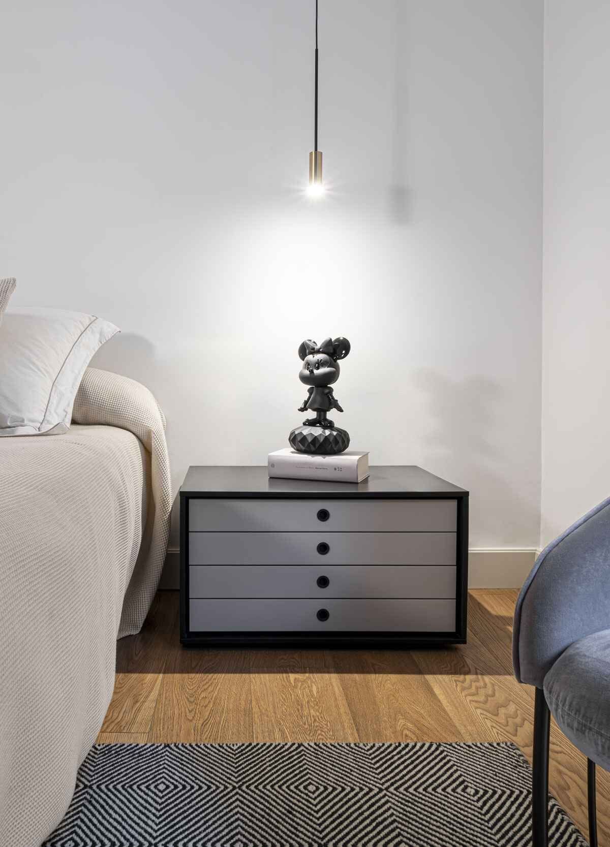 ミニー マウス™ (Total Black) | リヤドロ公式オンライン