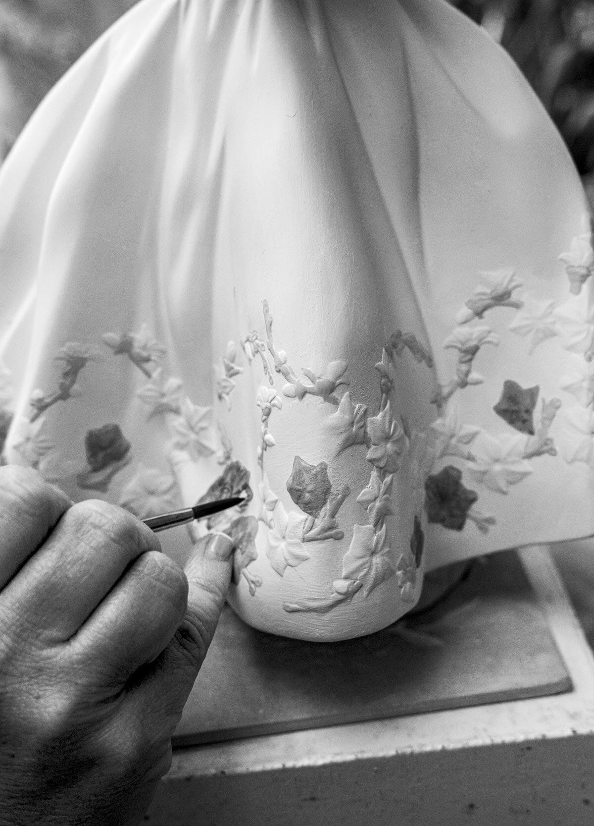 リヤドロ お祭り ひと休み 舞踏会の女性 5859 LLADRO お祭り<ひと休み> | リヤドロ公式オンライン