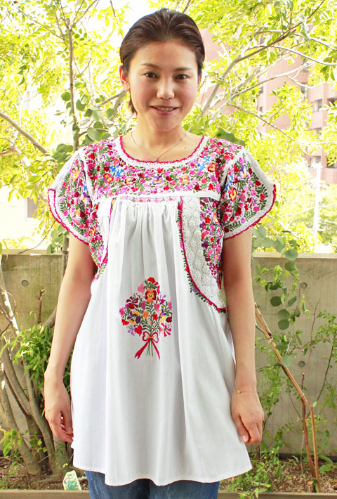 サンアントニーノ村の刺繍マリアさんの刺繍ブラウスチュニック