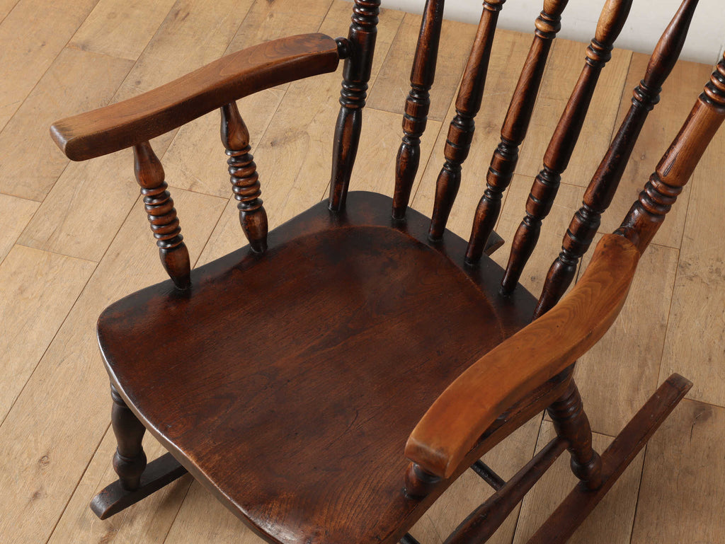 ウィンザーロッキングチェア | ロイズ・アンティークス | ヨーロッパの