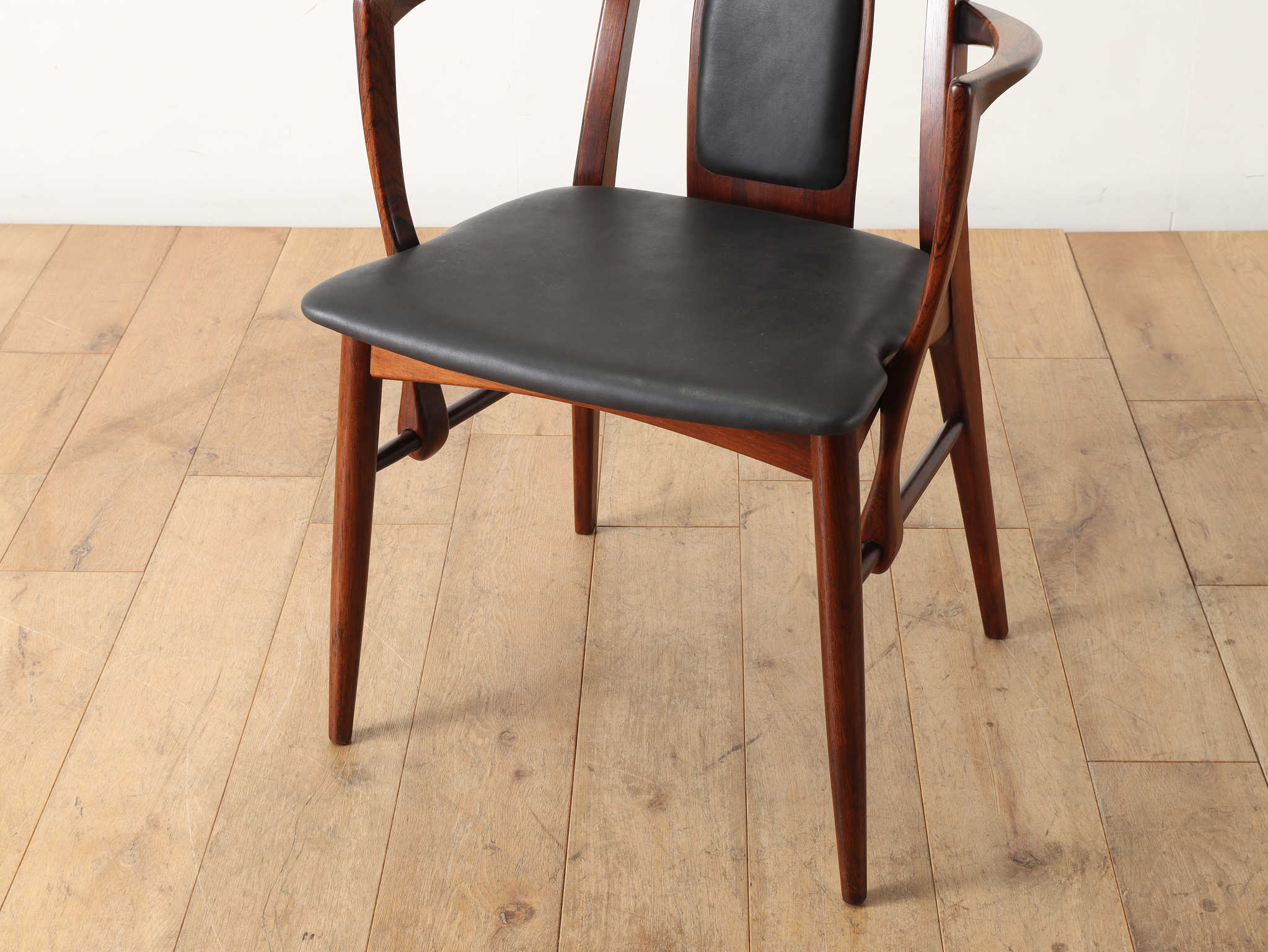 NIELS KOEFOED EVA アームチェア | ロイズ・アンティークス