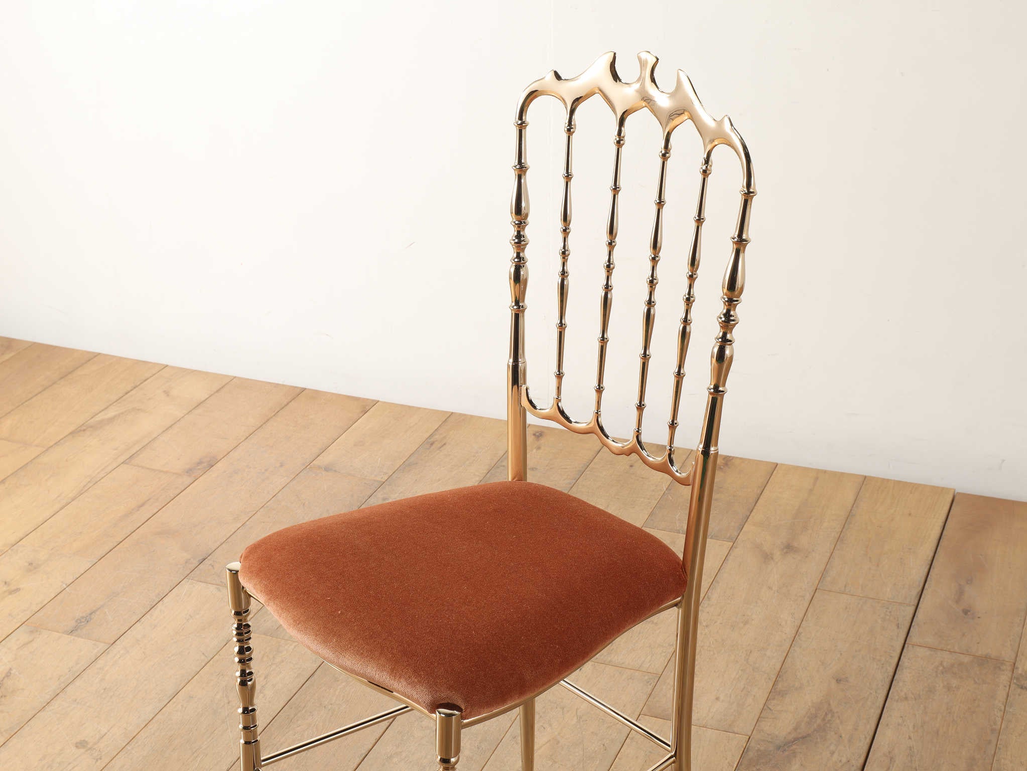 キアヴァリチェア ゴールド | ロイズ・アンティークス | ヨーロッパの