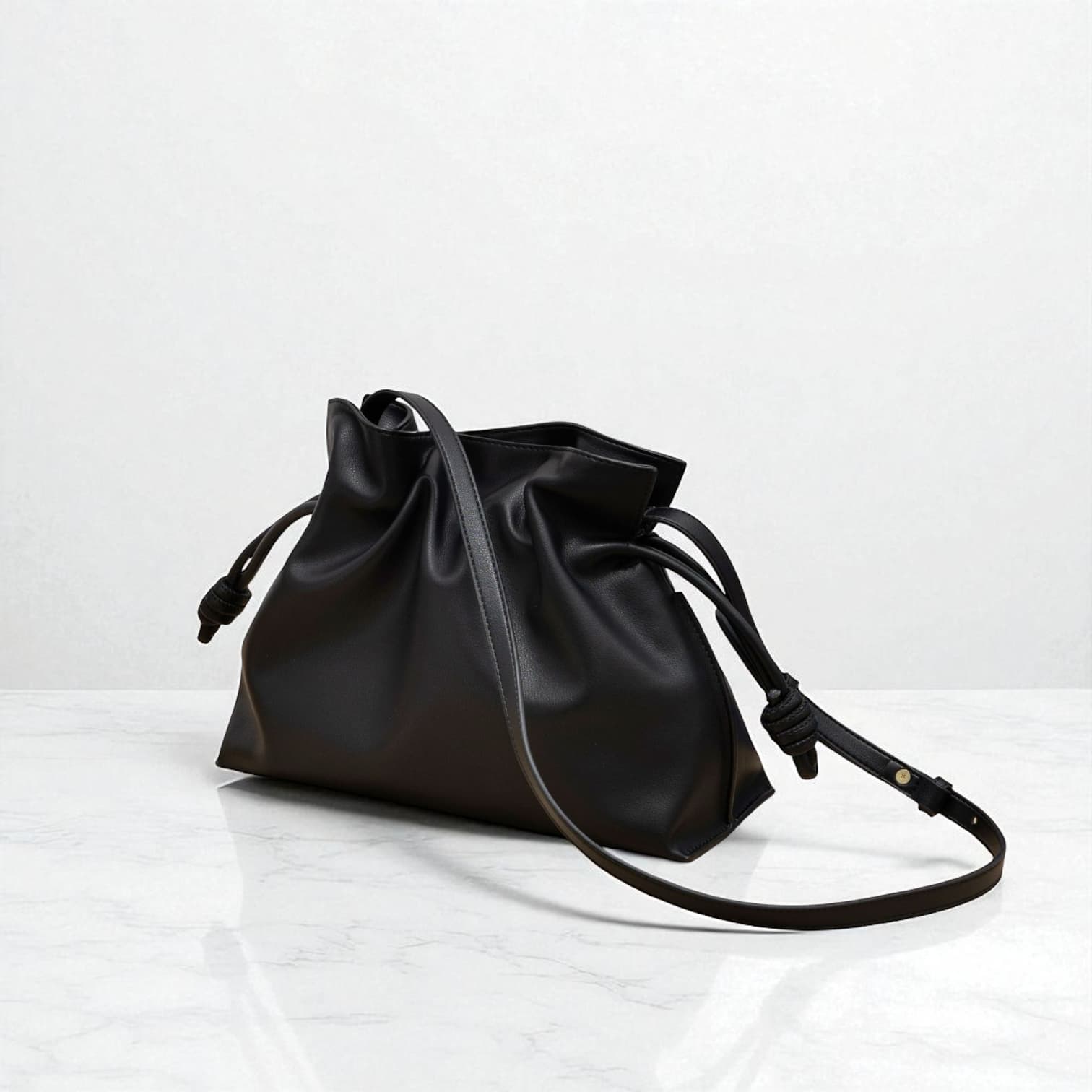 250 牛革巾着NATバッグ/ M｜軽量×上質レザー｜即納・返品無料【LUVILIA