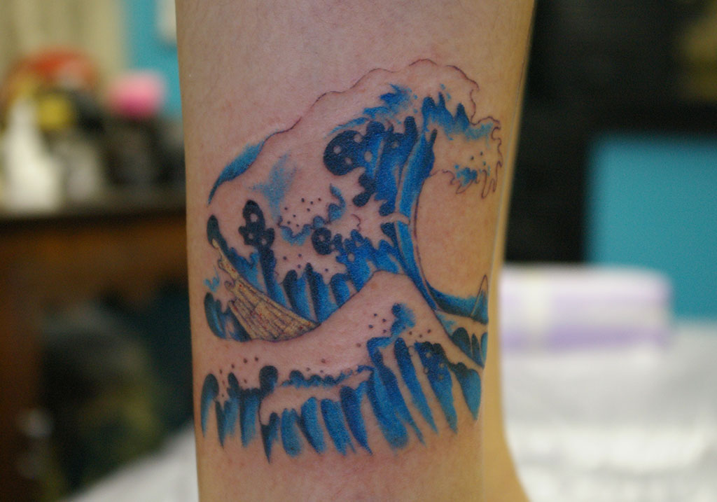 葛飾北斎の浮世絵モチーフのタトゥー画像 | 大阪 LUCKY ROUND TATTOO 刺青