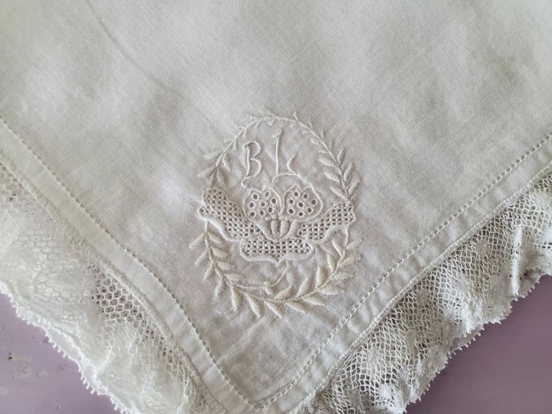 フランスアンティーク レースハンカチ イニシャル刺繍