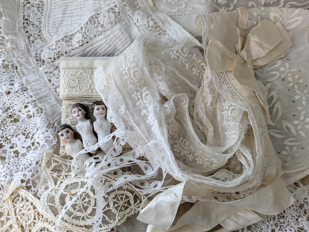 フランスアンティーク レースモチーフ 三角形 4枚セット