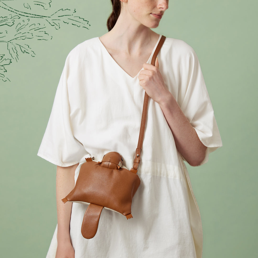 Momonga Shoulder Pouch – マザーハウス 公式サイト