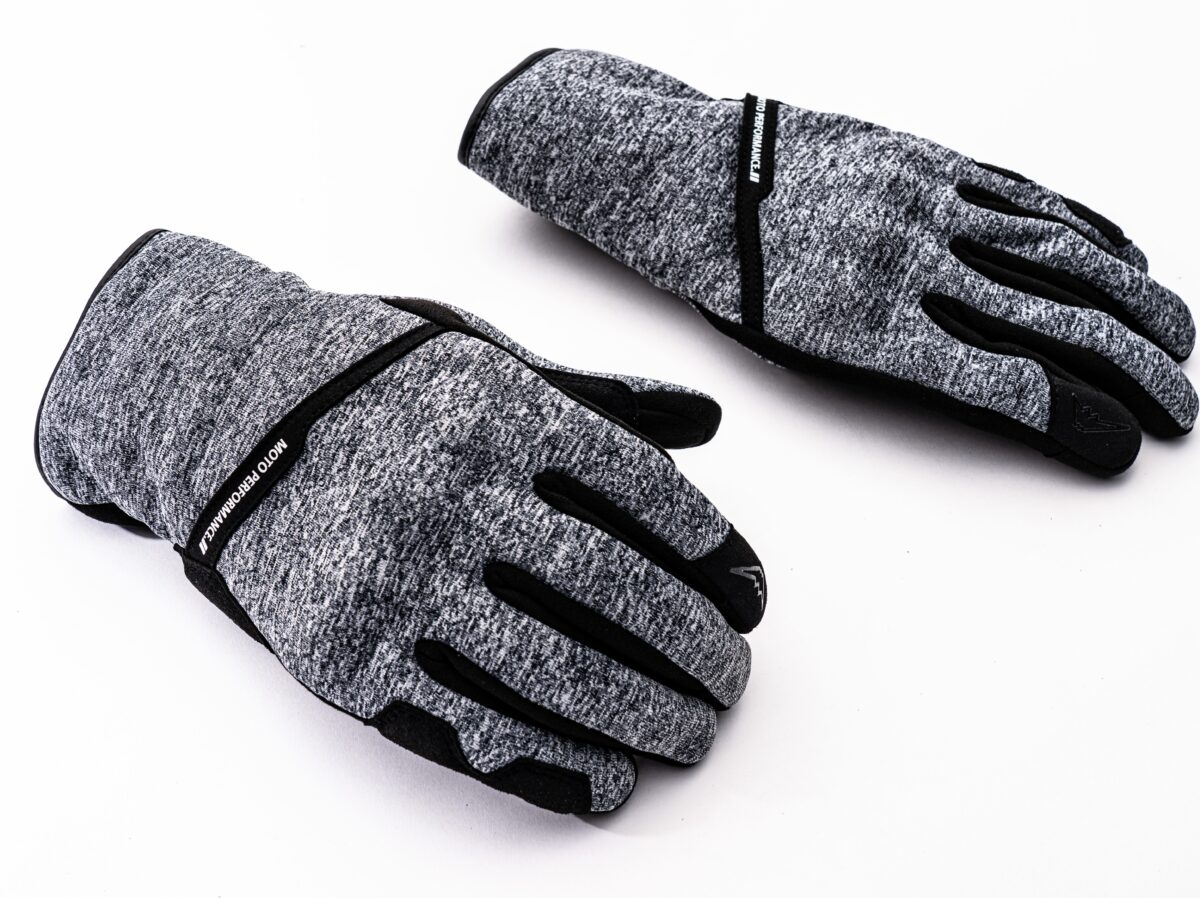 クシタニから冬用ツーリンググローブ3種登場 高機能×快適操作性を実現