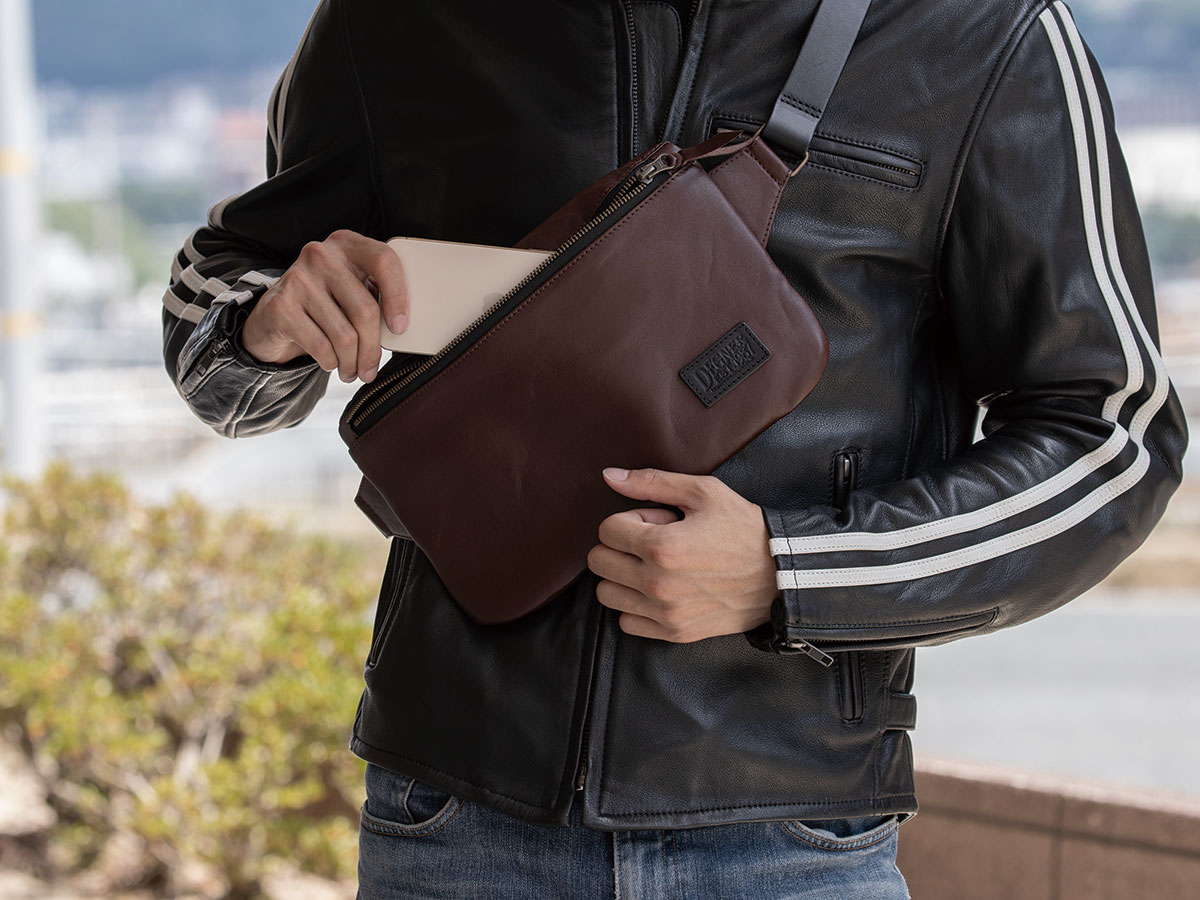 大人のバイク乗りにおすすめ 本革ワンショルダーバッグに新色ブラウン