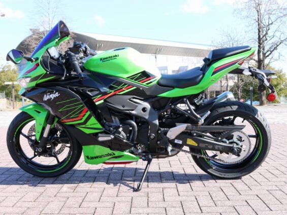 Ninja ZX-25R SE社外スクリーン、ラジエターコアガード、ETC取付