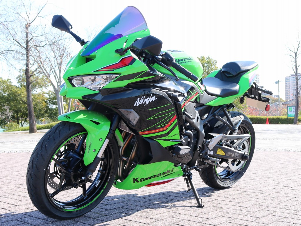 Ninja ZX-25R SE社外スクリーン、ラジエターコアガード、ETC取付