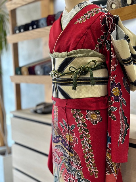 古典的で華やかな正絹紅型振袖 赤地 古典柄 〈フルオーダーお仕立て