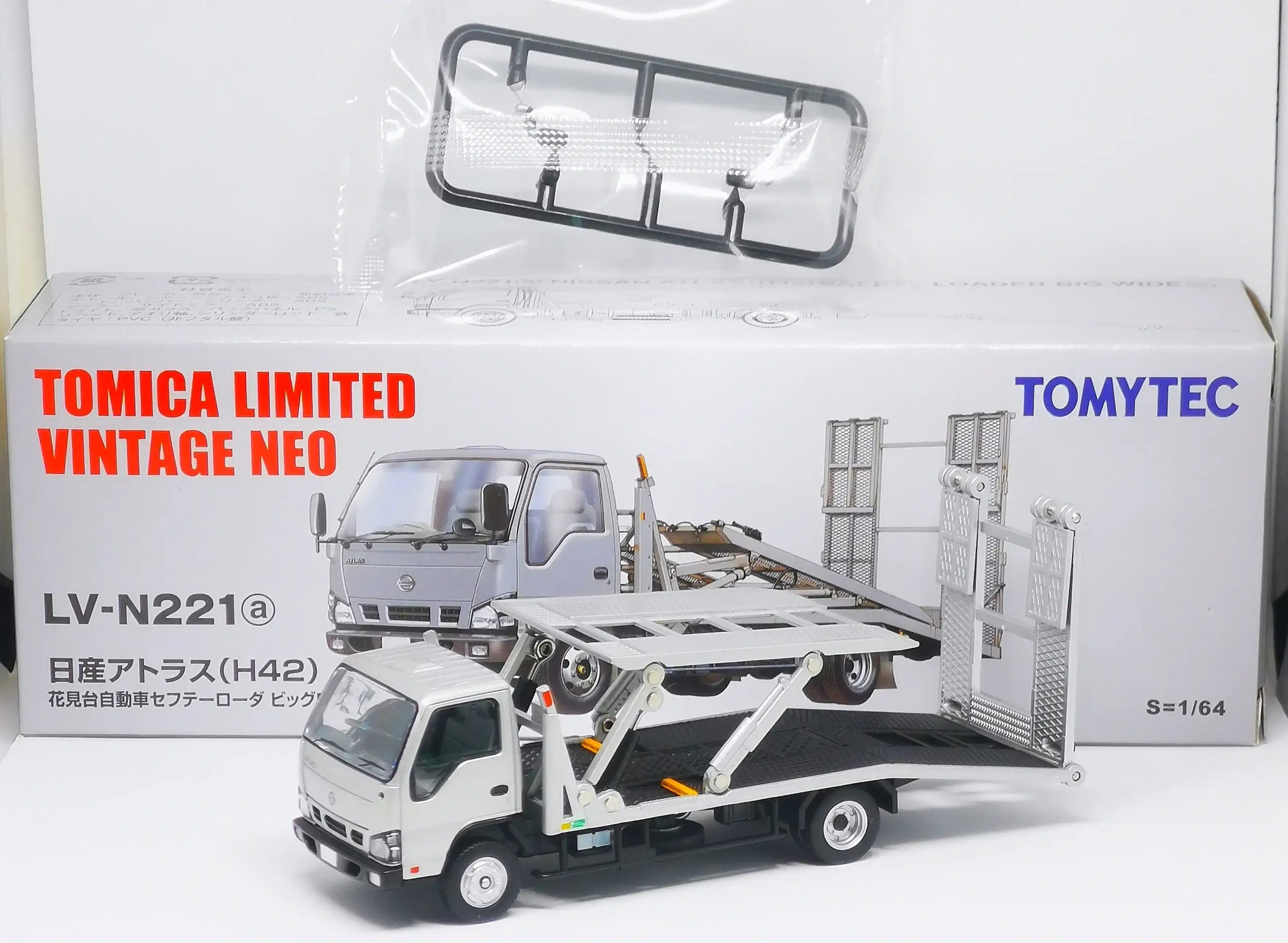 Tomica Limited Vintage Neo N221a Nissan Atlas Hanamidai Bigwide