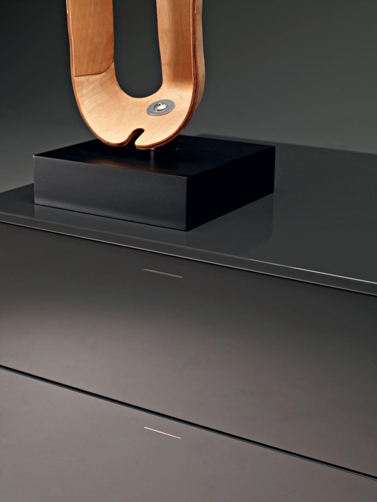 Modern wood chests of drawers and bedside tables - 909 - Molteni&C