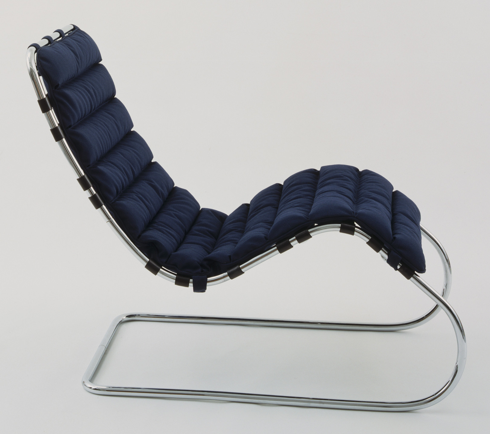 Lilly Reich, Ludwig Mies van der Rohe. MR Chaise Longue (model 104