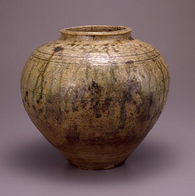 黄唐津叩き壺 - 国立工芸館