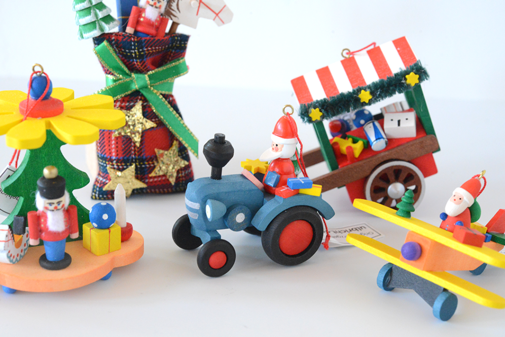 ドイツ ザイフェンからホリデー時間への贈り物 – TOYS&GIFTS MOMO