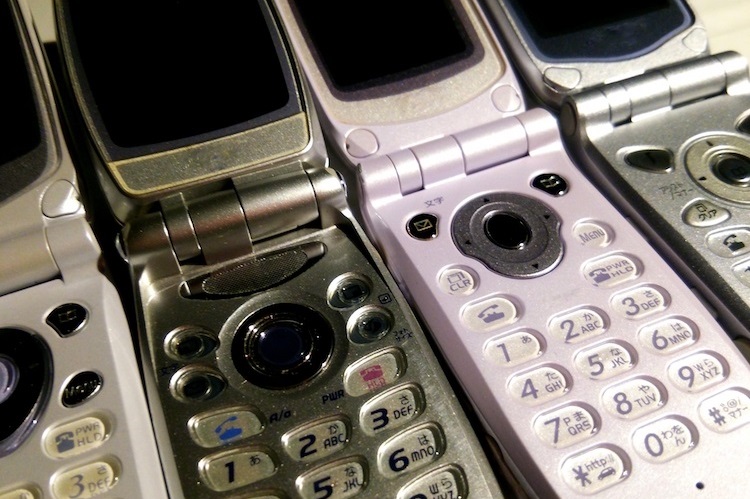 FOMA終了決定でガラケーユーザーたちが感じる「潮時」 | マネーポストWEB