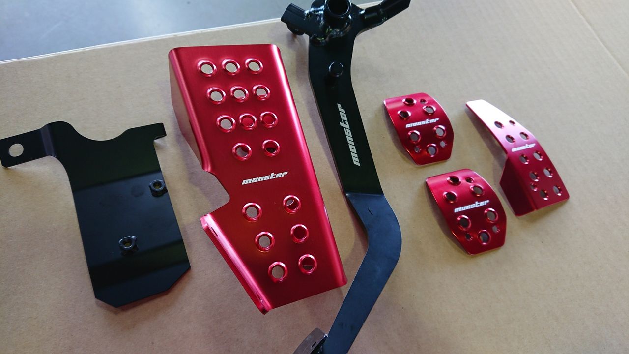 新商品「スイフトスポーツZC33Sフットレストクラッチペダル発売予定