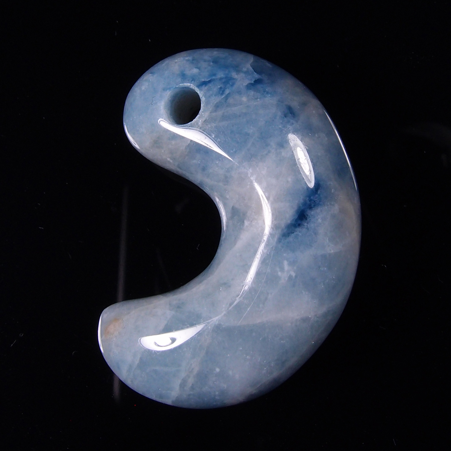 HS322 糸魚川入コン沢産青翡翠勾玉（まがたま） MoonMadness