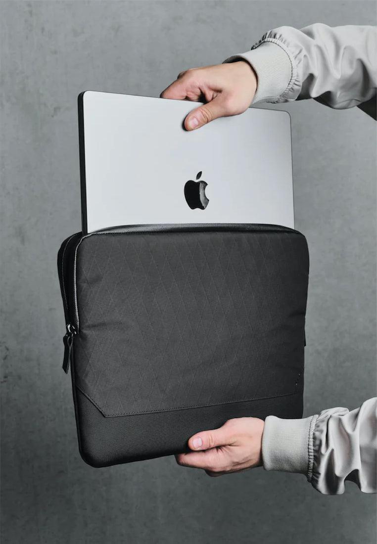 Alpaka Elements Laptop Sleeve 16 Inch - MORE by Morello Indonesia