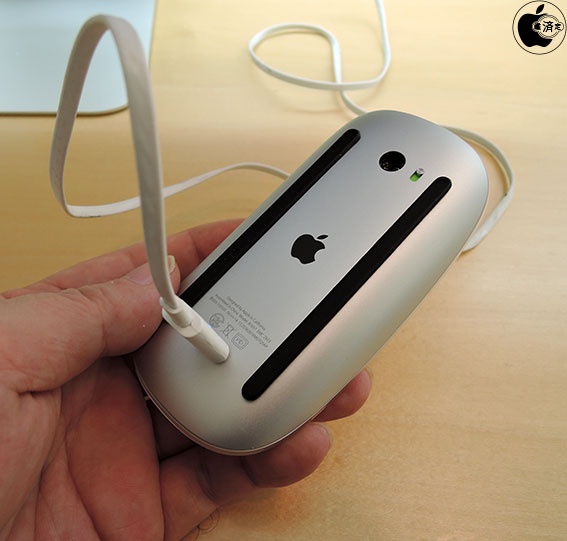 Magic KeyboardとMagic Trackpad 2は、Lightningケーブルによる有線