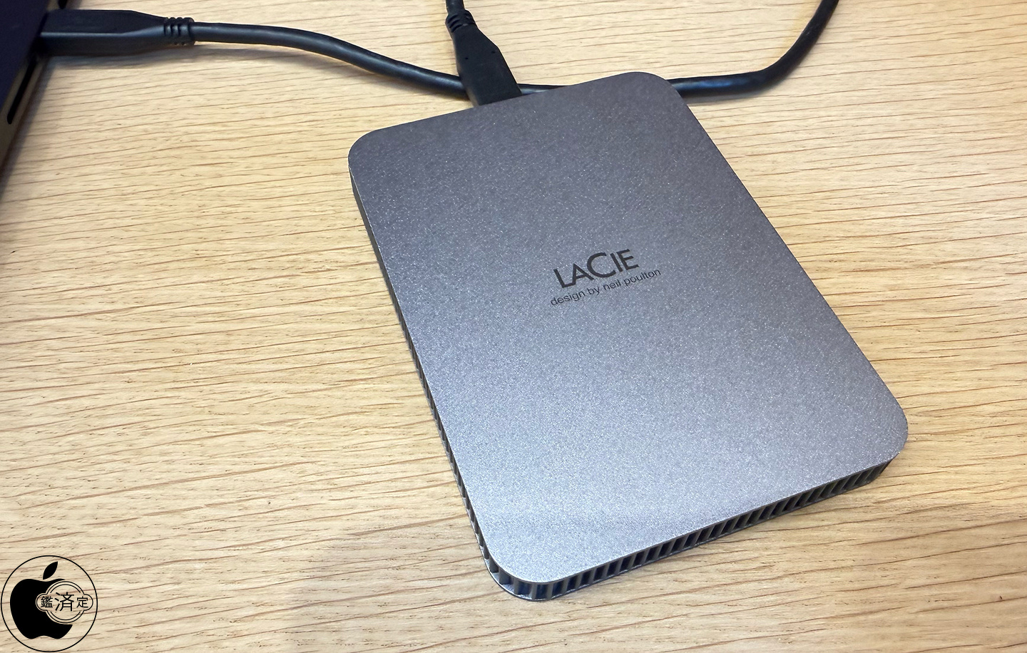 Apple Store、LaCieのUSB-C接続モバイルドライブ「LaCie Mobile Drive