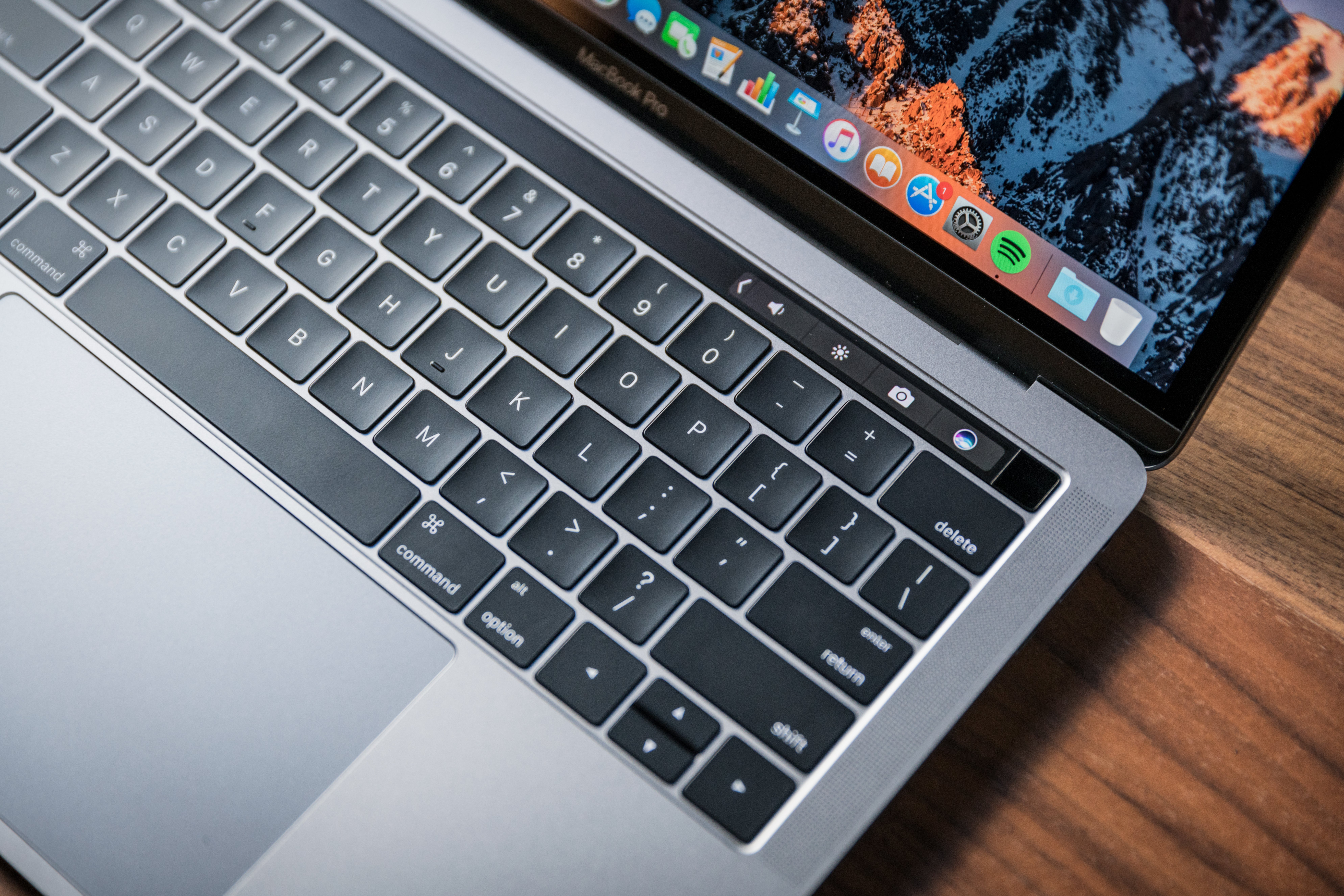 Get a 2016 15-inch MacBook Pro with Touch Bar for $700 off | Macworld
