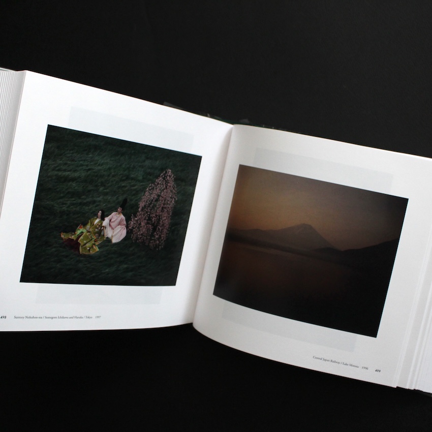 いつも世界は遠く、/ From the Hip（Signed Postcard） - 上田 義彦