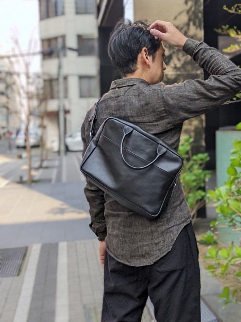 ショルダーバッグとしても │ 「おかかえバッグ L」 - MADRIGAL