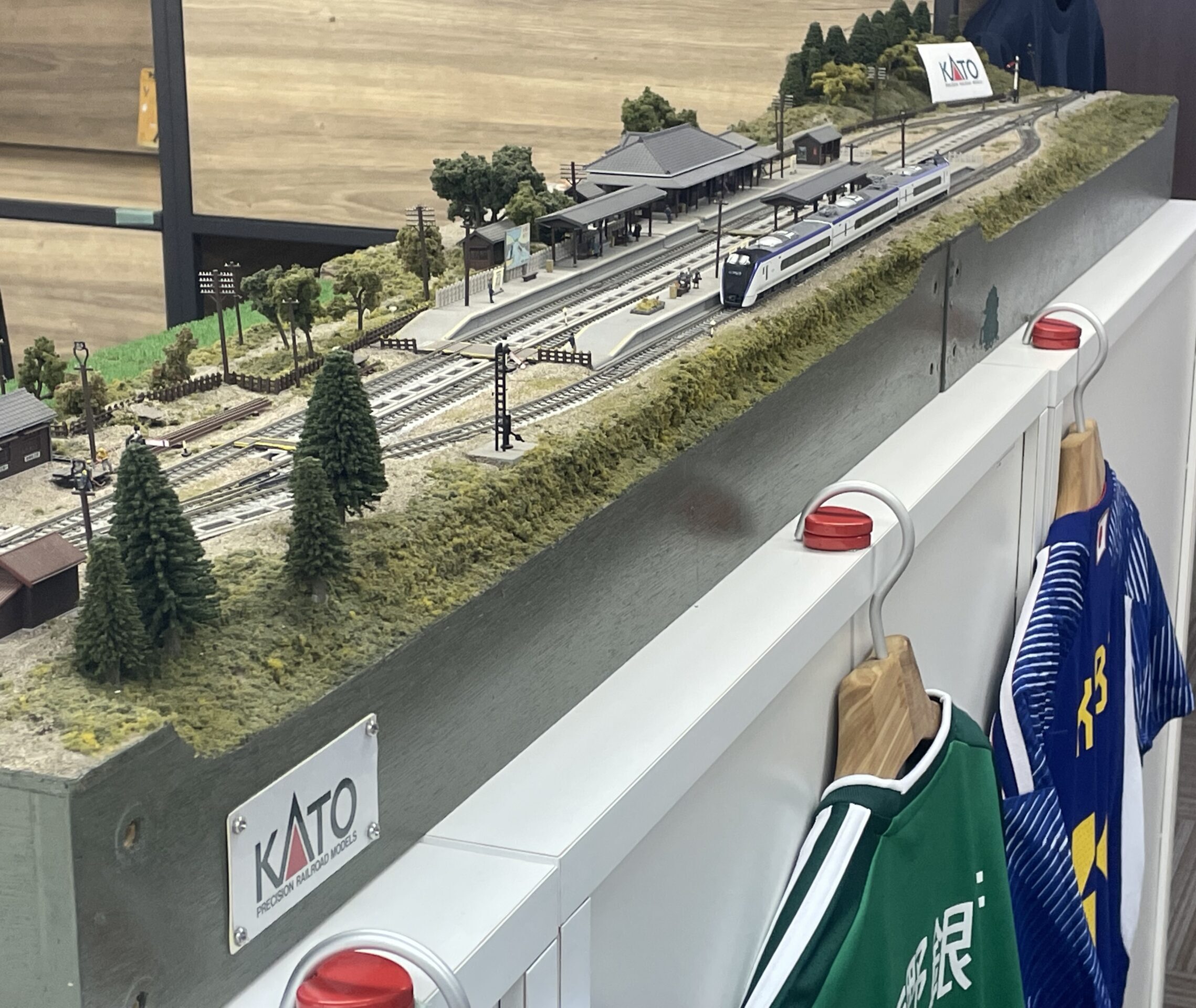 精巧なジオラマをいただきました｜永久磁石の製造販売-マグナ