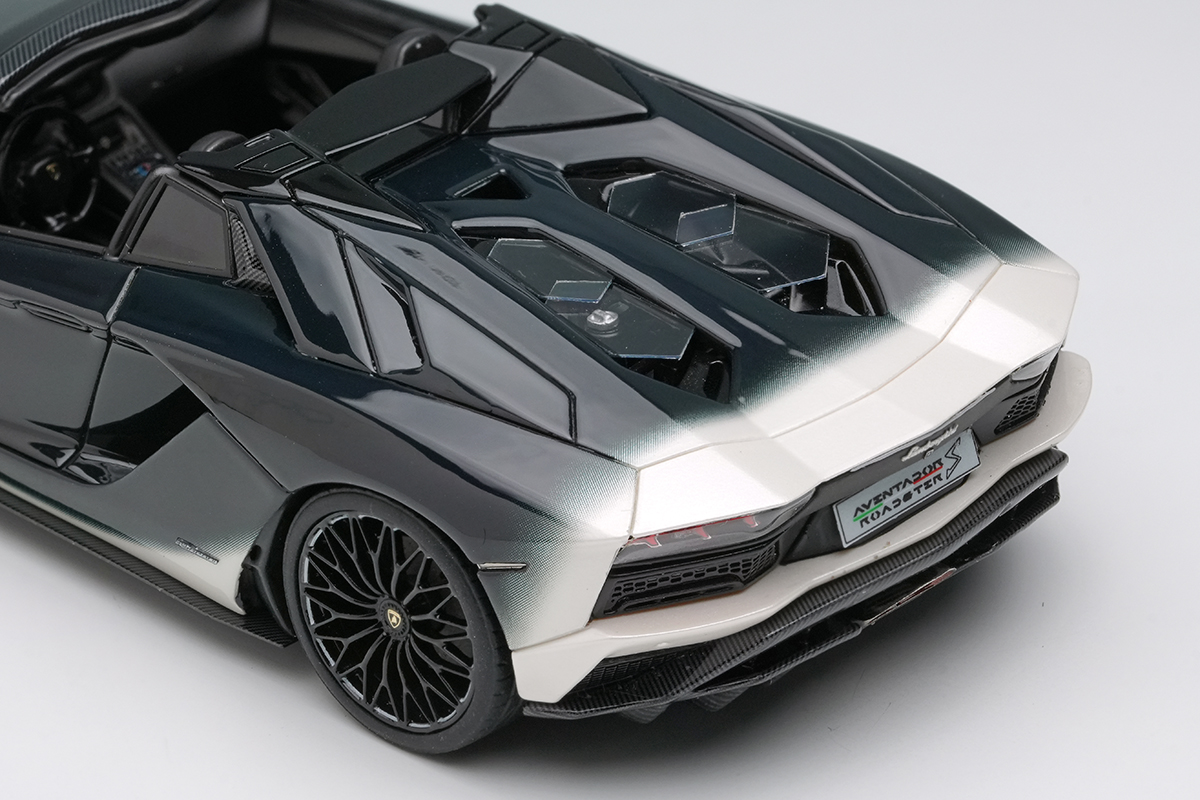 Make Up Co., Ltd. / Lamborghini Aventador S Roadster 50th