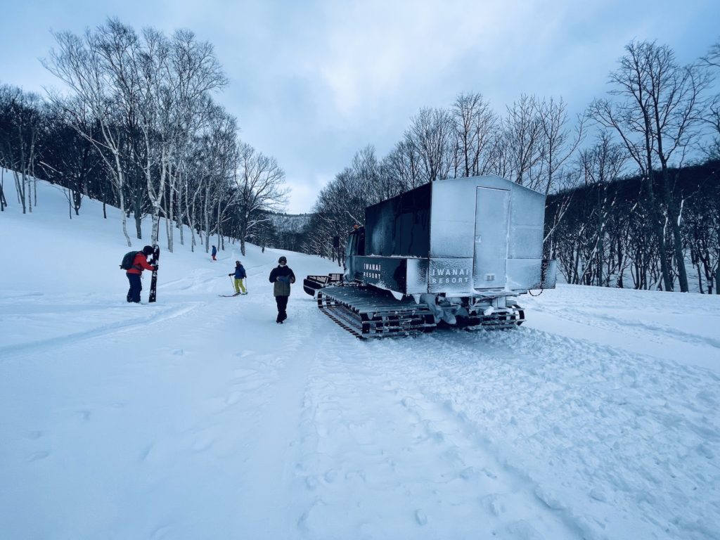 岩内リゾート（Iwanai Resort）のキャットツアーは素晴らしい絶景と斜