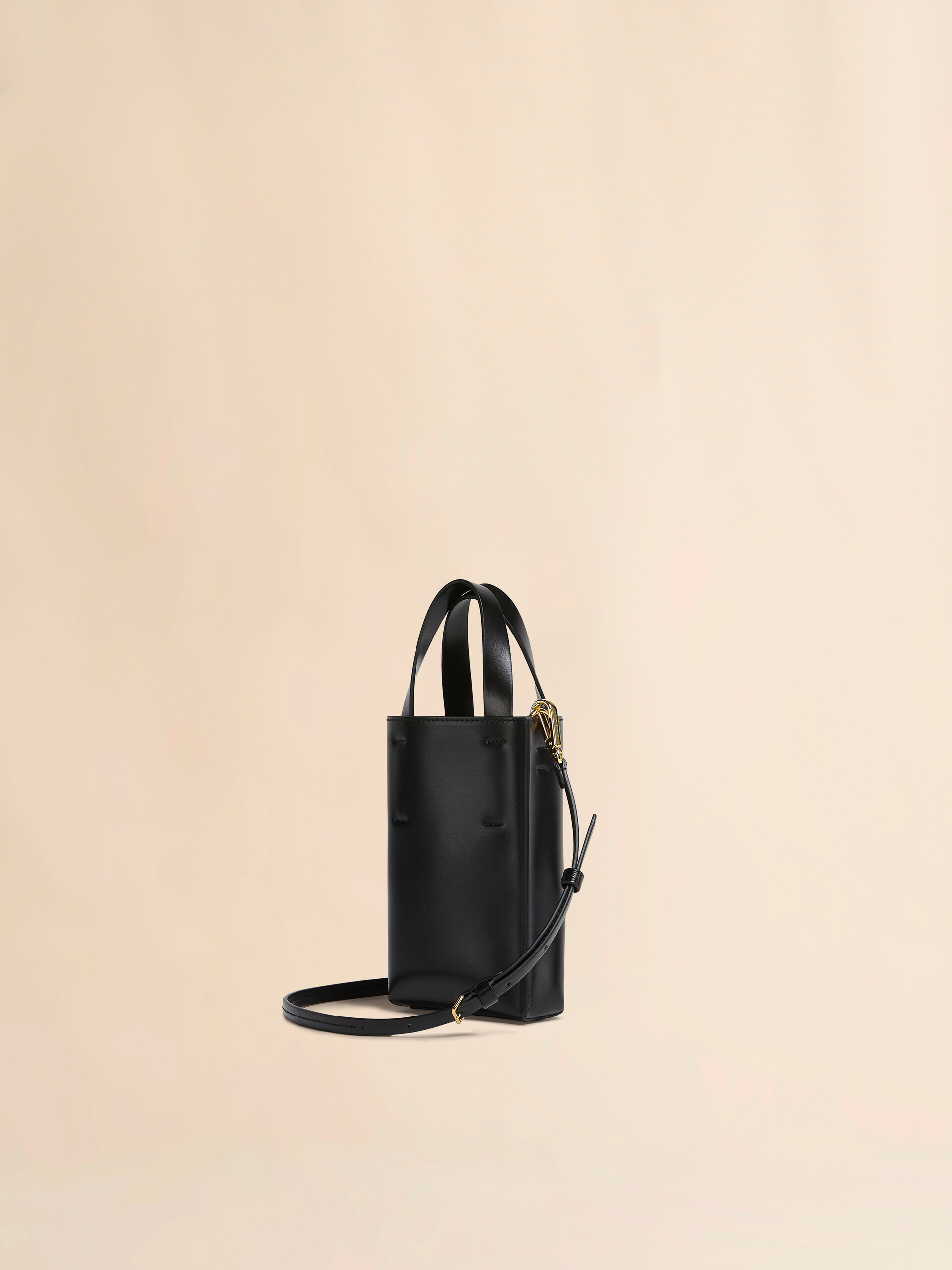 ブラック レザーMUSEOナノバッグ | Marni