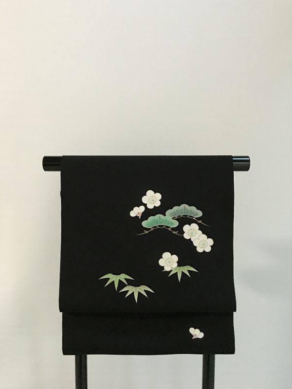 新古塩瀬黒地名古屋帯＊松竹梅（未仕立）