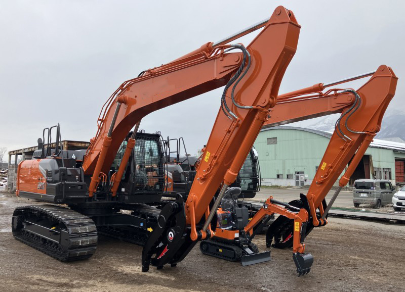 日立ショベル 「ZX8U-2」「ZX200-7」 新車納車させていただきました