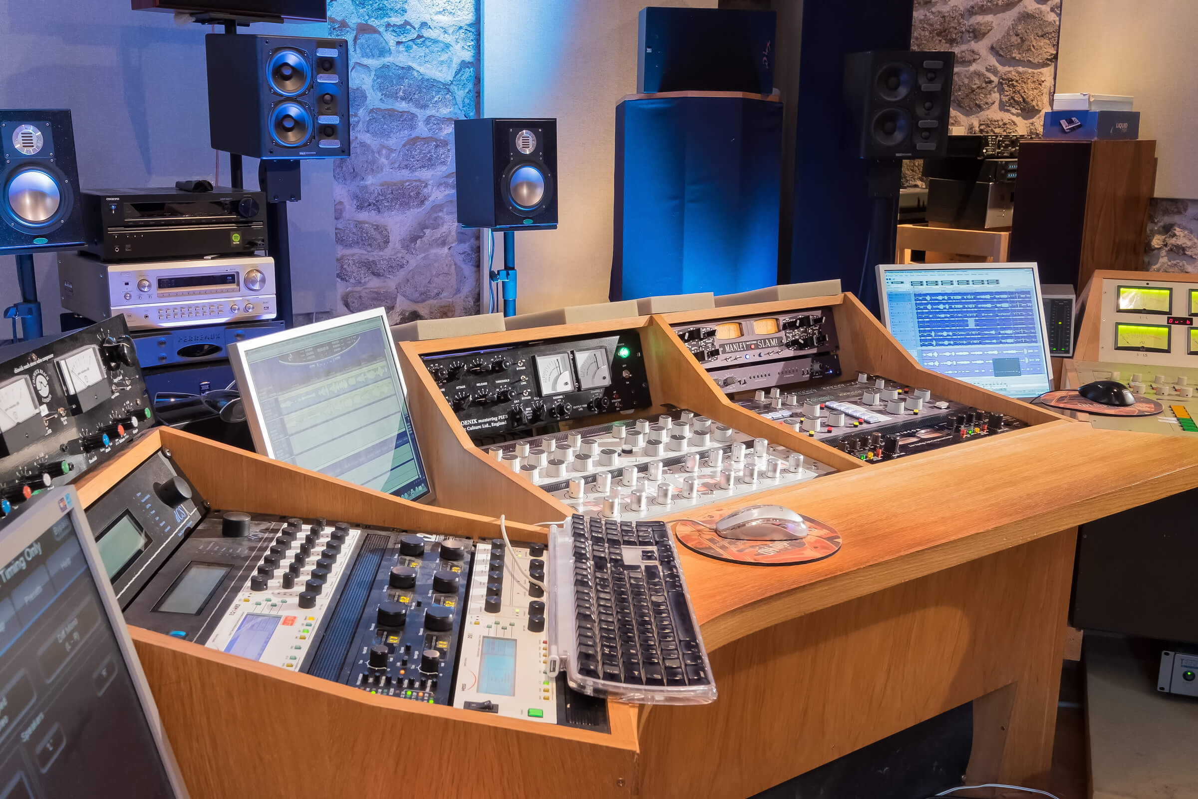 Super Audio Mastering Studio - Mastering World Studios