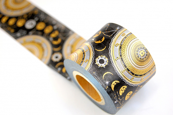 箔押し印刷工房のコスモテックが美しく輝く「月読時計」のマスキング