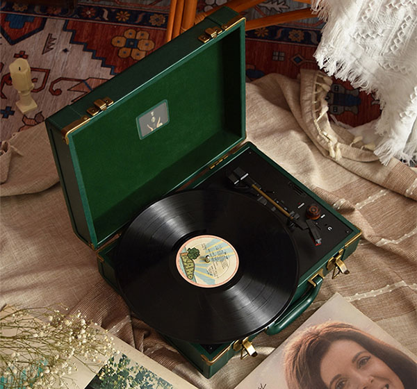 鑫三海、スーツケース型レコードプレーヤー「1900mini」を発売