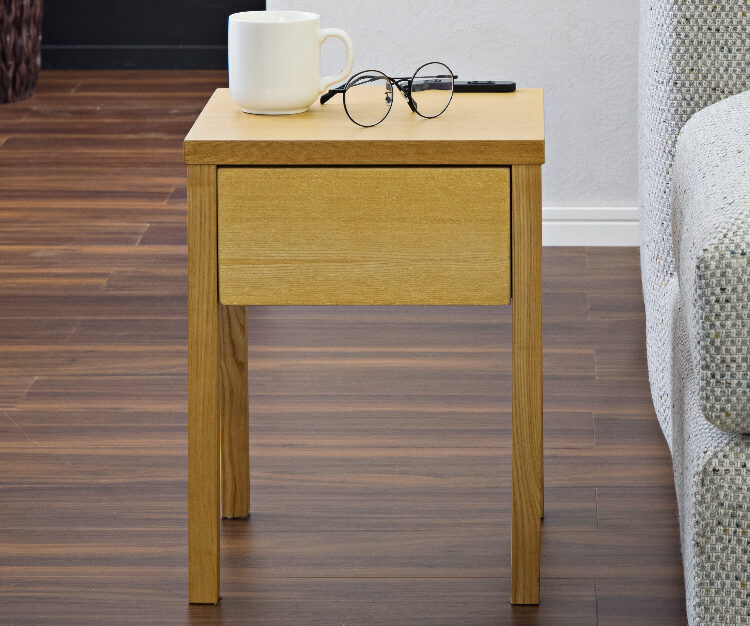 コンパクトなナイトテーブル☆関家具の『アマンドⅡ』をご紹介