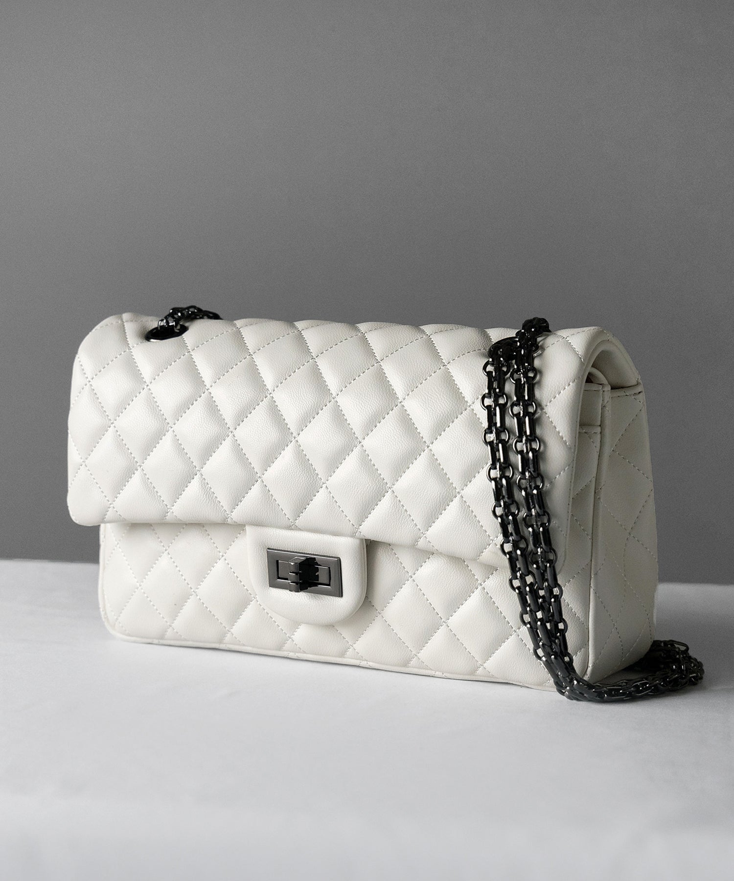 キルティングチェーンスクエアショルダーバッグ ／ quilting chain