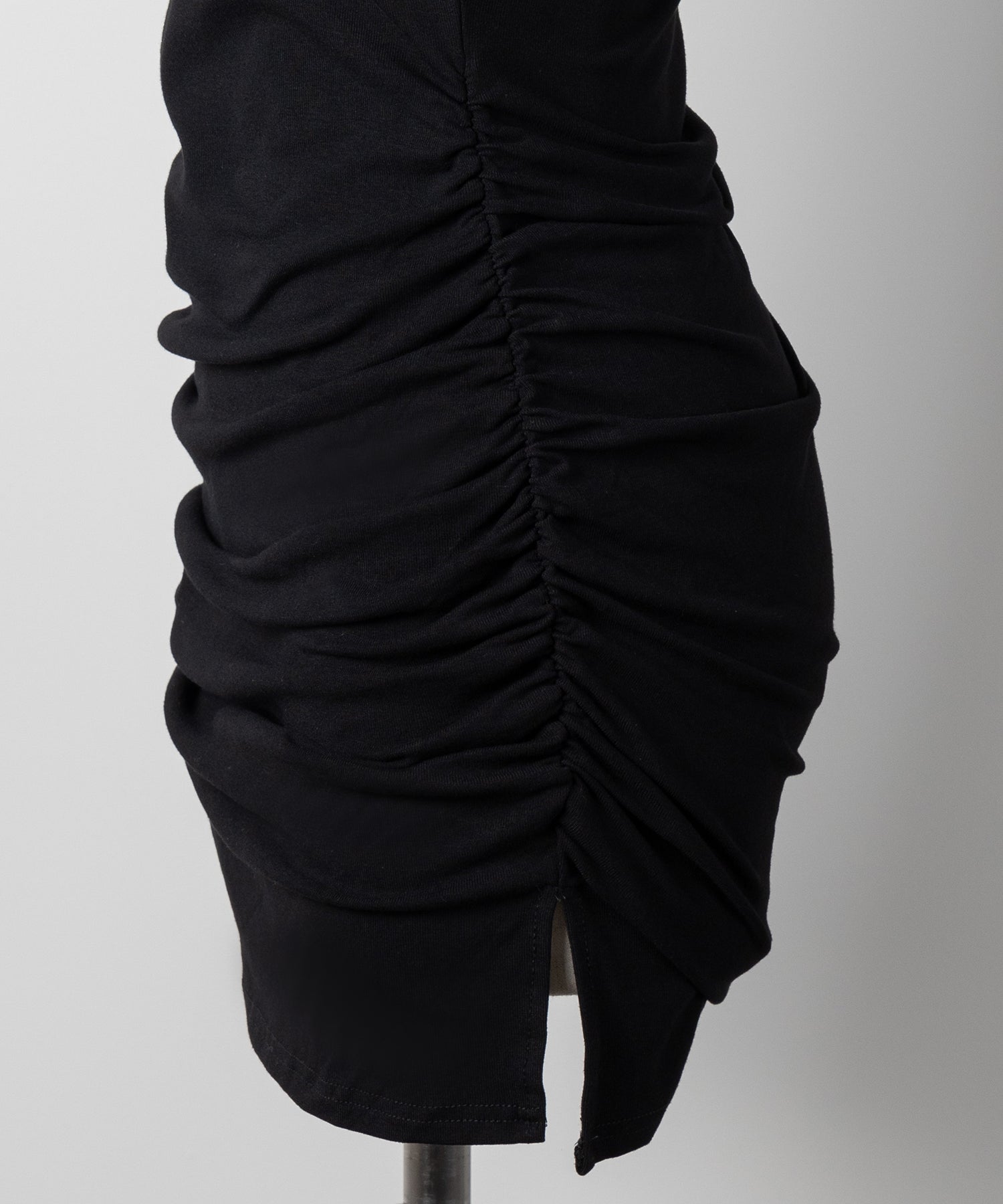 2WAY 】クロスストラップリボンカットアウトオフショルミニワンピース