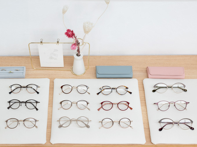 強度近視さんに人気のフレームAKITTO bin3 と レンズの薄さ重視の