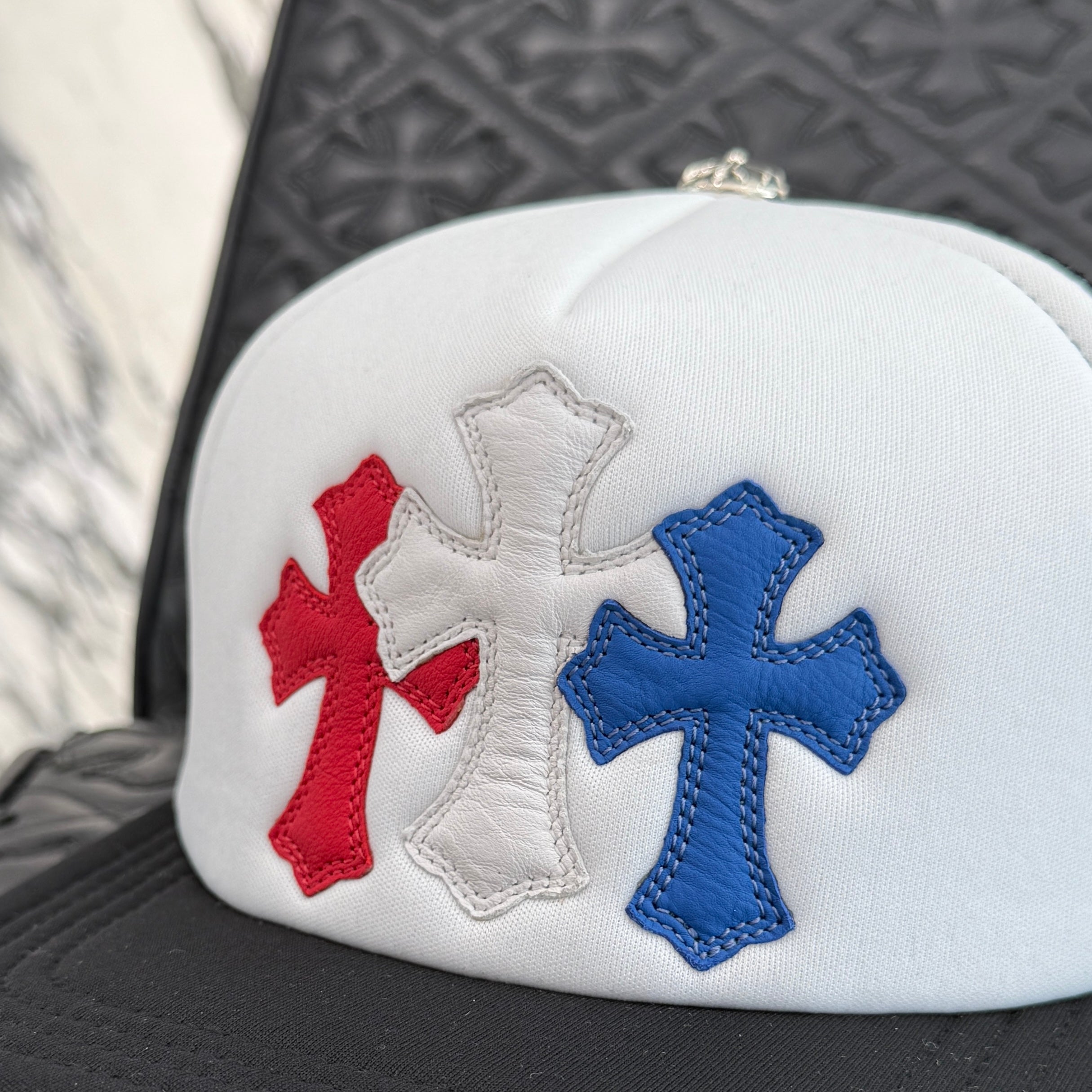 CHROME HEARTS Tricolor Triple Cross Patch Trucker Cap ONE SIZE（51