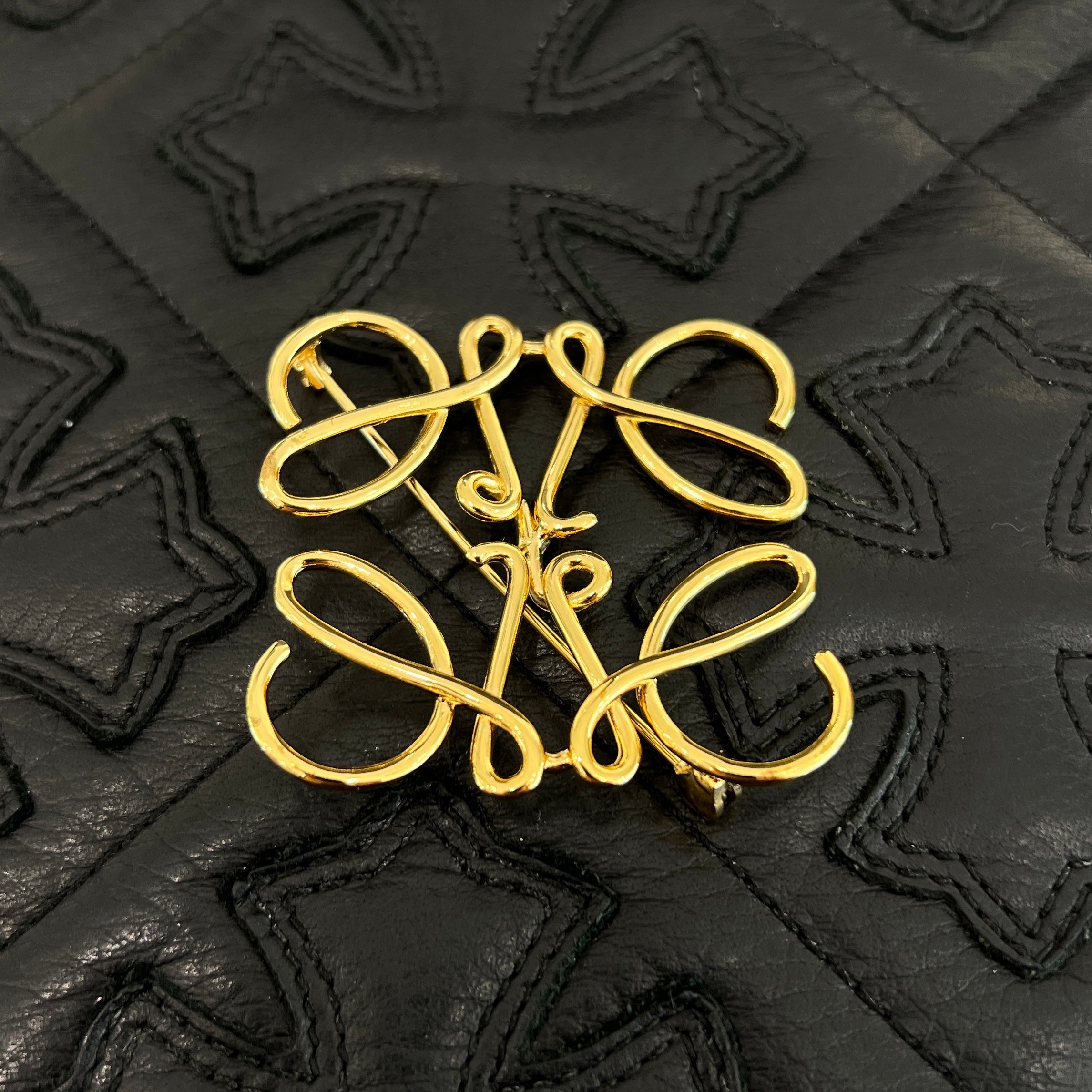 LOEWE Anagram Gold Broach 111.25.020 ロエベ アナグラム ゴールド